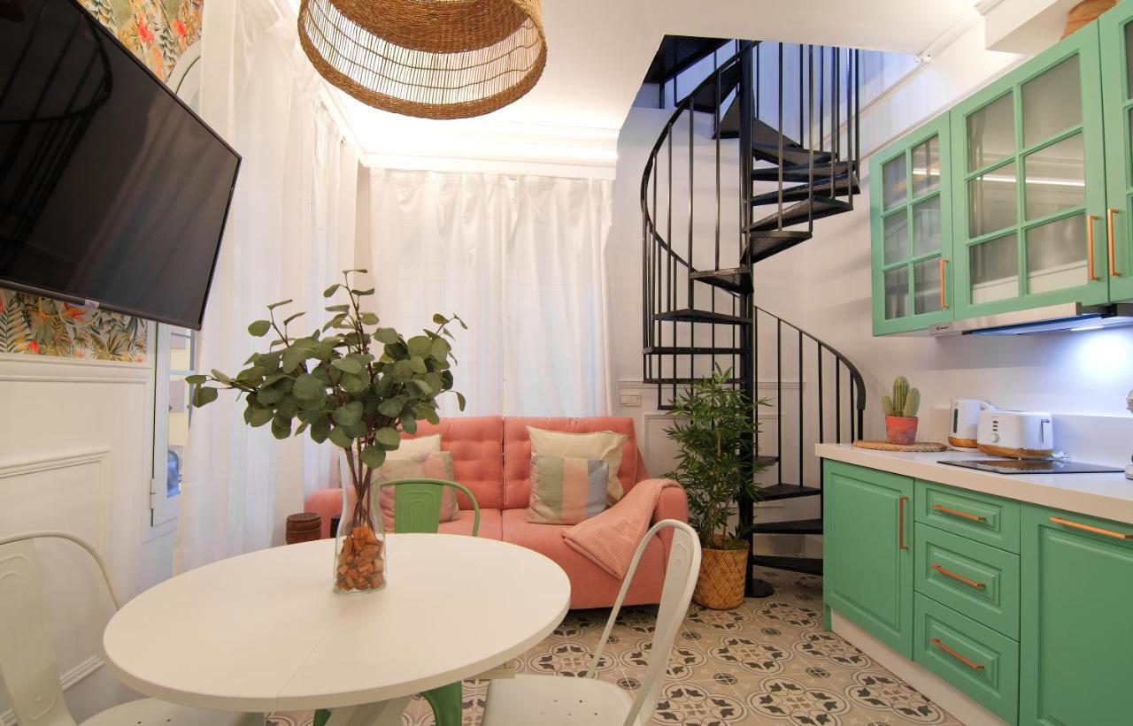 Mara'S Apartments Torremolinos La Mar - Beachfront Tiny House - Bajondillo Eksteriør billede